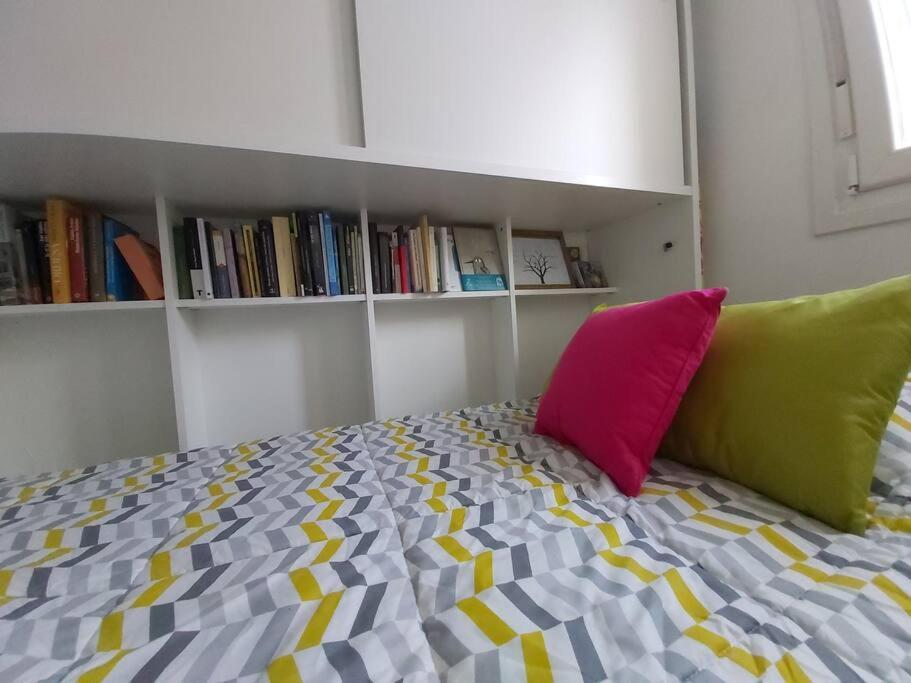 Luminoso Apartamento En El Centro, Con Mucho Arte Севиля Екстериор снимка