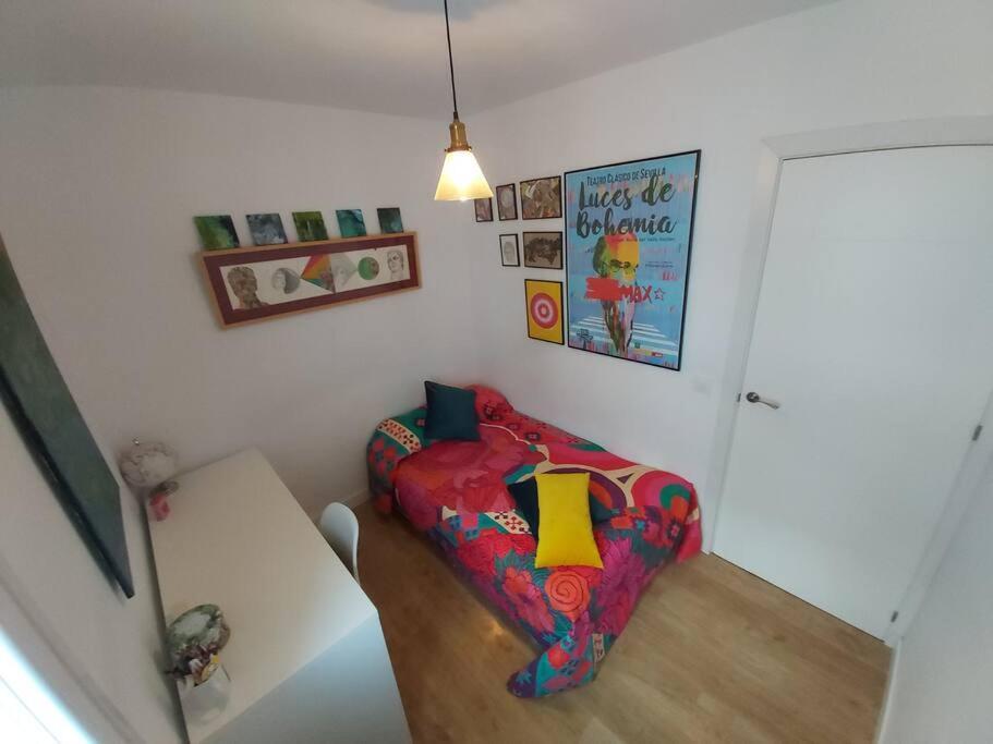 Luminoso Apartamento En El Centro, Con Mucho Arte Севиля Екстериор снимка