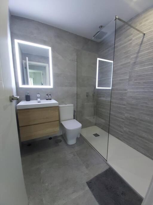 Luminoso Apartamento En El Centro, Con Mucho Arte Севиля Екстериор снимка