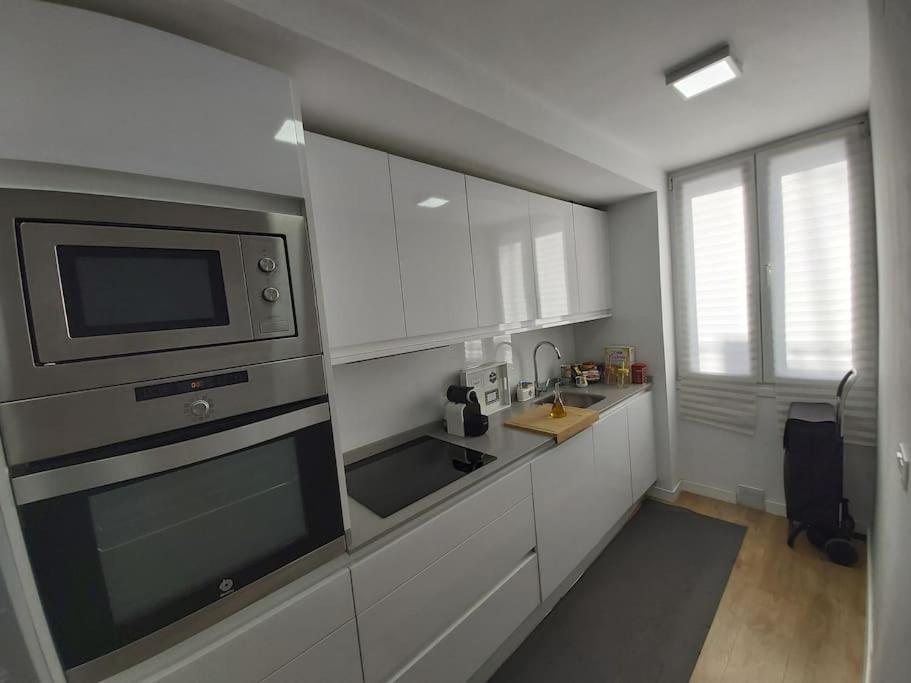 Luminoso Apartamento En El Centro, Con Mucho Arte Севиля Екстериор снимка
