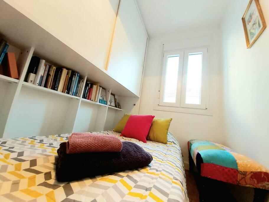 Luminoso Apartamento En El Centro, Con Mucho Arte Севиля Екстериор снимка