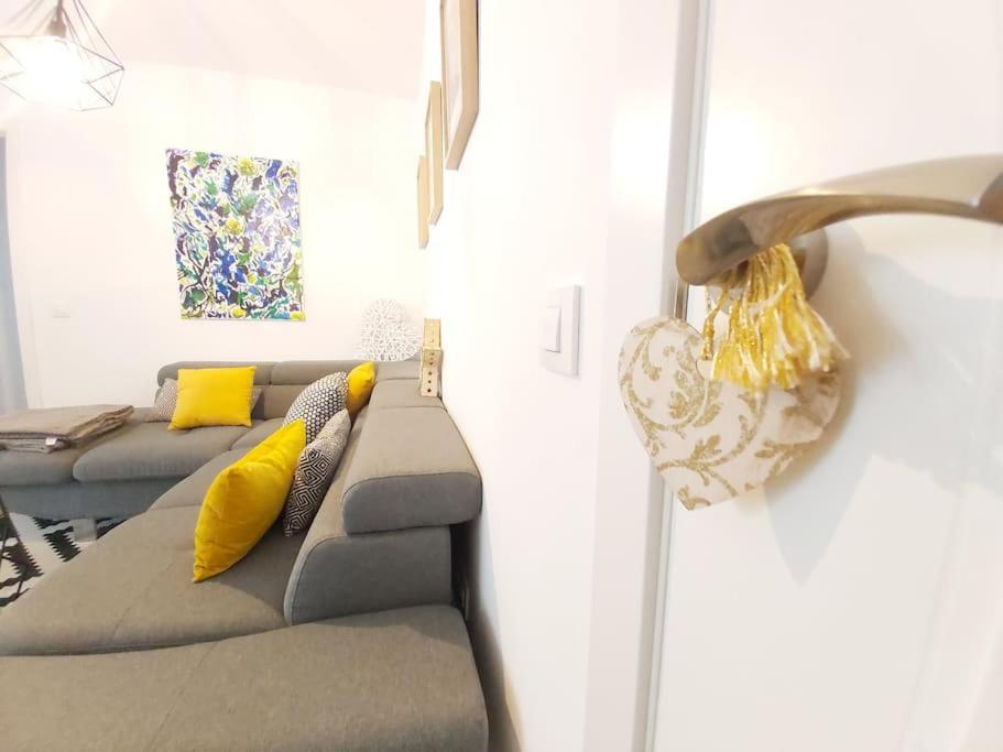 Luminoso Apartamento En El Centro, Con Mucho Arte Севиля Екстериор снимка