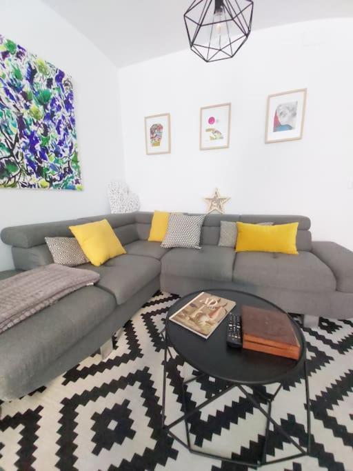 Luminoso Apartamento En El Centro, Con Mucho Arte Севиля Екстериор снимка