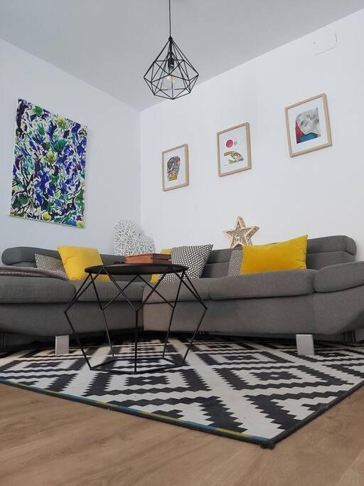 Luminoso Apartamento En El Centro, Con Mucho Arte Севиля Екстериор снимка